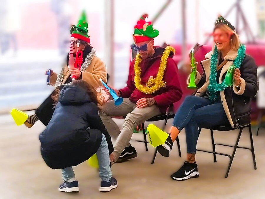 Va de Verde y Azul, teatro escolar, teatro asturiano, teatro municipal, juegos asturianos,